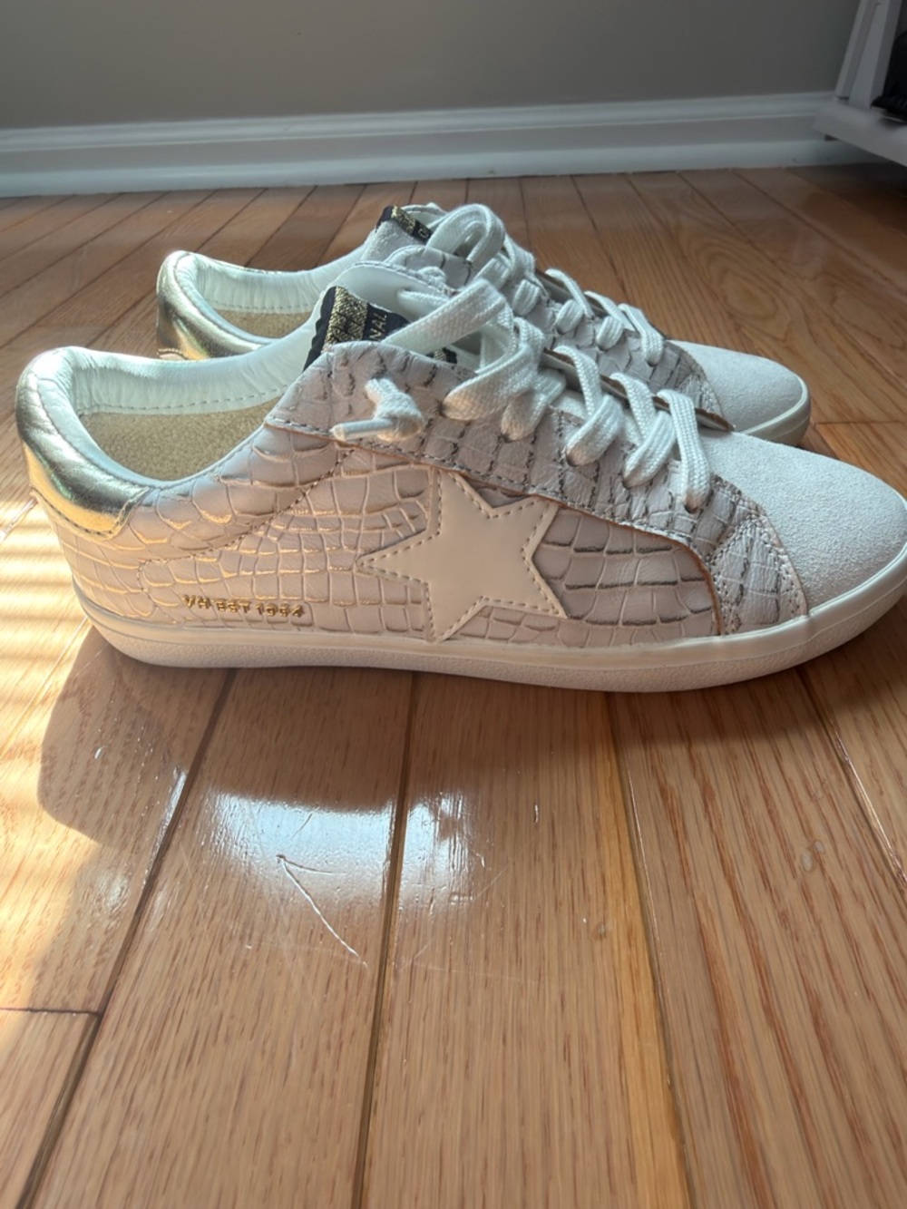 Vintage Havana White Croc-Embossed Star Sneakers with Gold Heel.